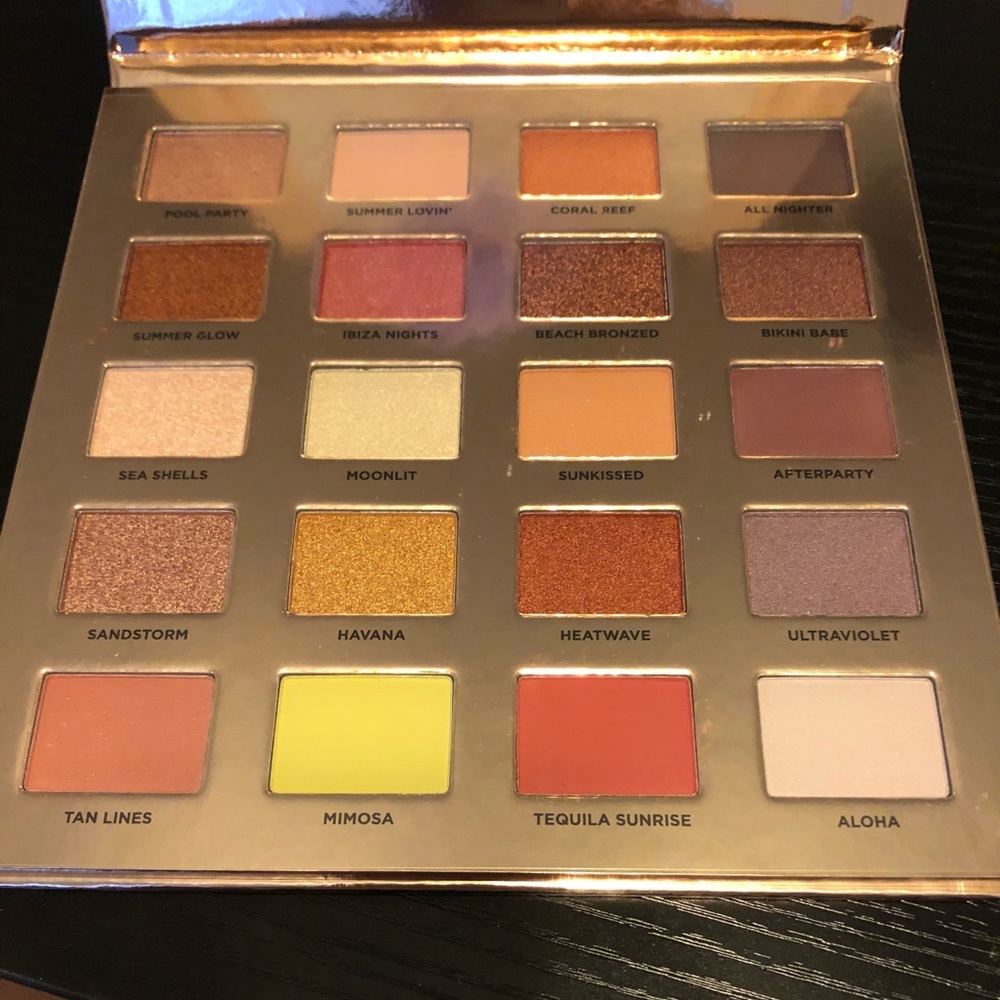 ICONIC LONDON
Sunset to Sunrise Eyeshadow Palette